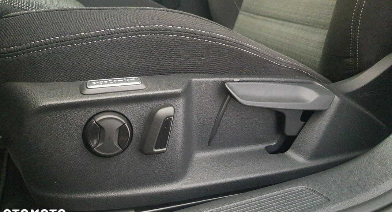 Volkswagen Passat cena 126900 przebieg: 74000, rok produkcji 2019 z Golina małe 562